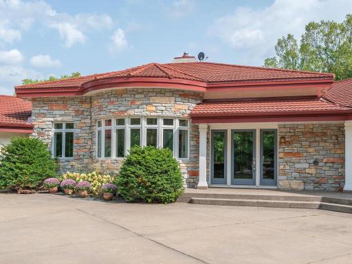 1300 Deerwood Drive, Saint Paul, MN 55123
