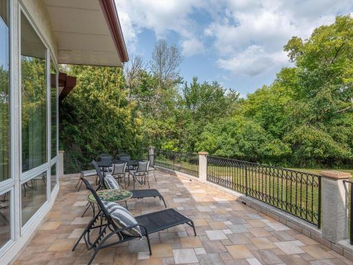 1300 Deerwood Drive, Saint Paul, MN 55123