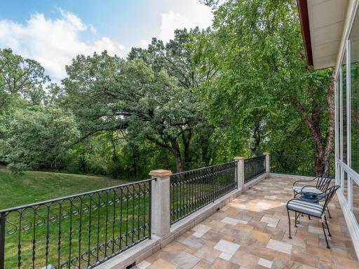 1300 Deerwood Drive, Saint Paul, MN 55123