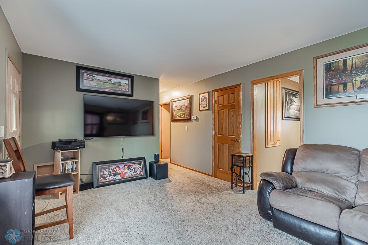 1020 19th St N, Moorhead, MN 56560-04.jpg