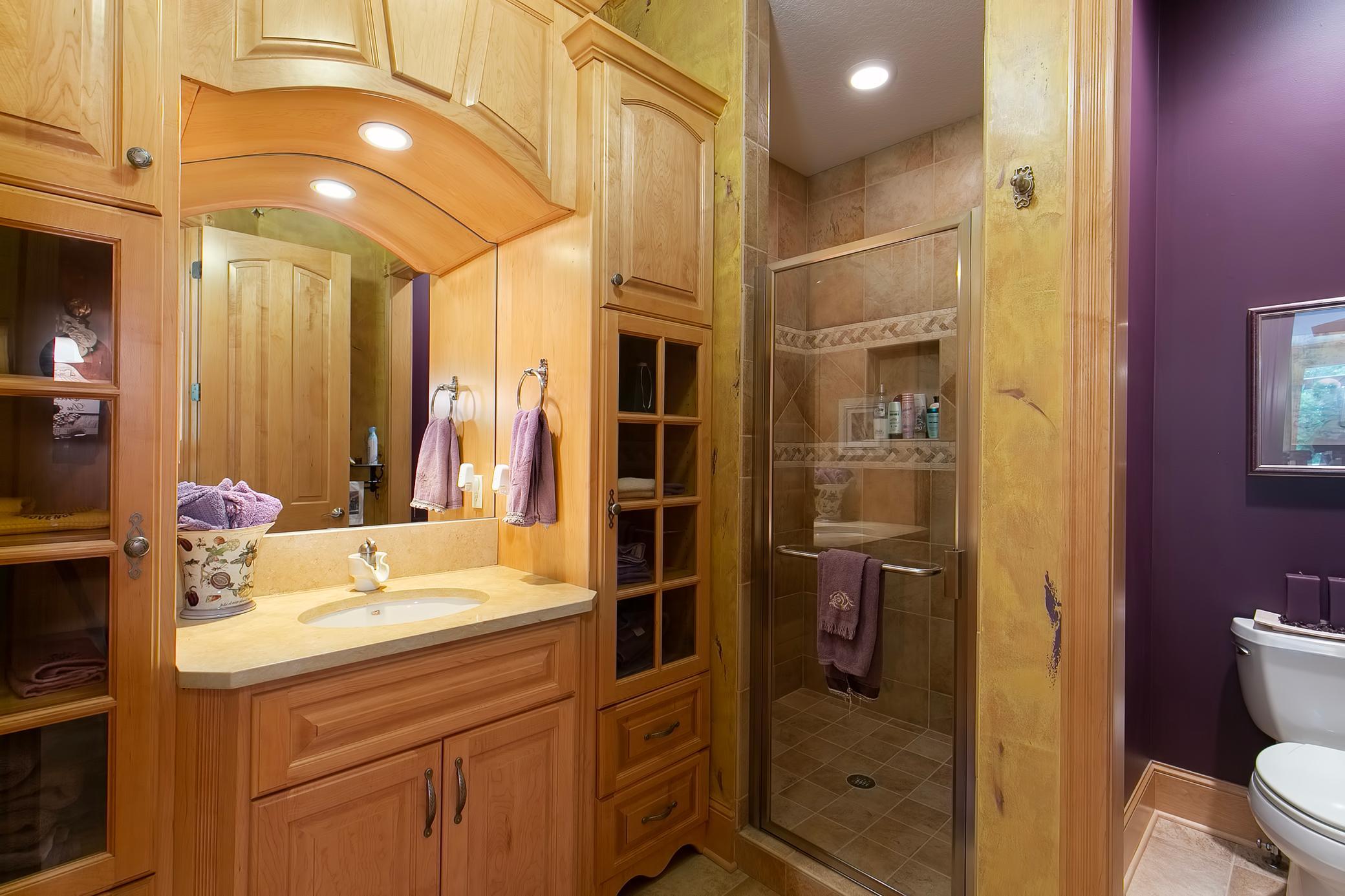 Main floor 3/4 bathroom