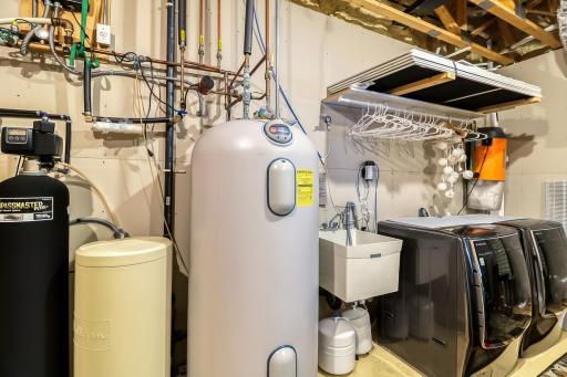 Lower Level Laundry.jpg