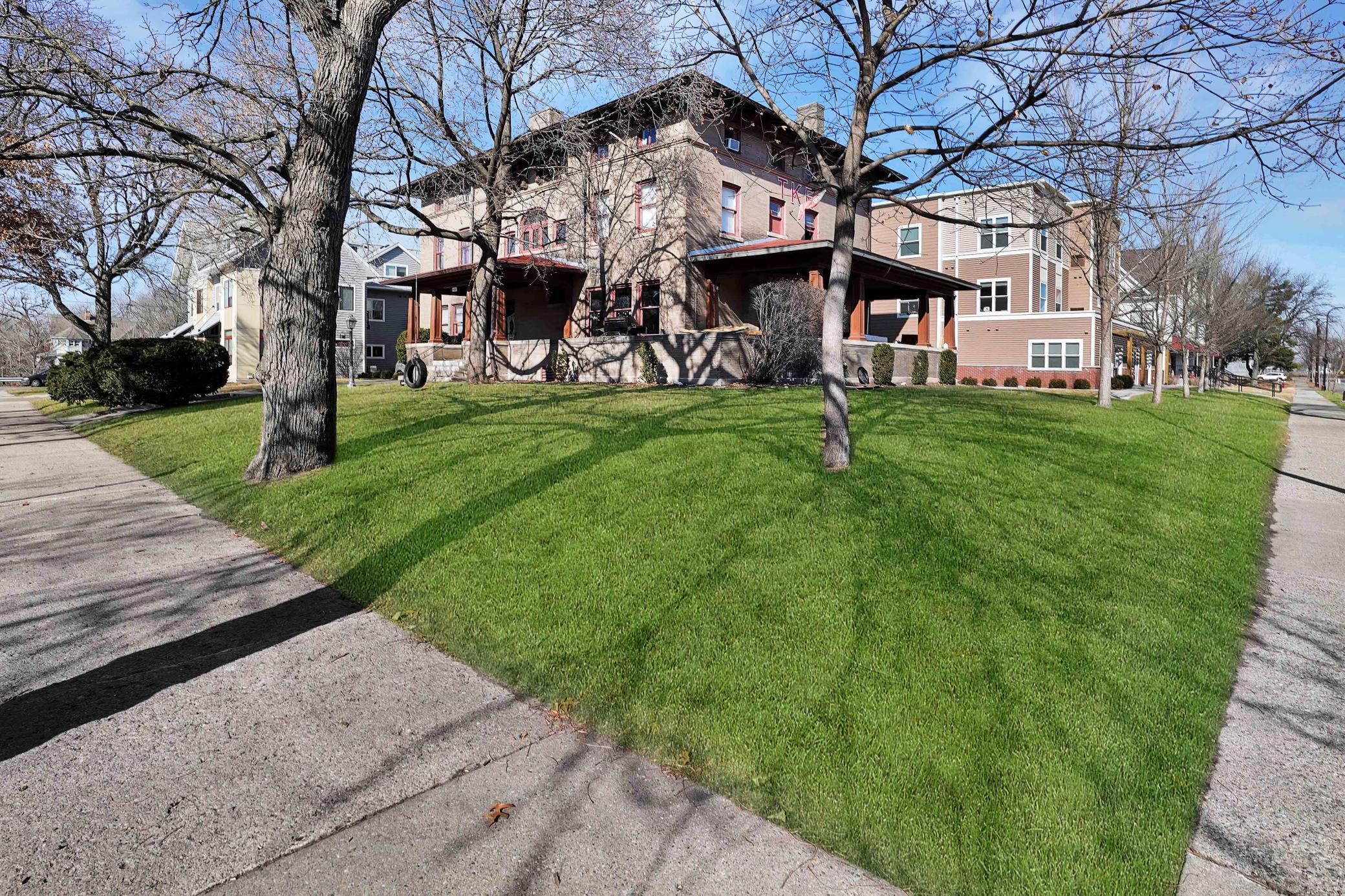 925 6th St SE and 617 10th Ave SE corner lot.jpg