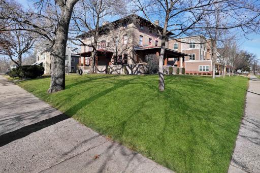 925 6th St SE and 617 10th Ave SE corner lot.jpg