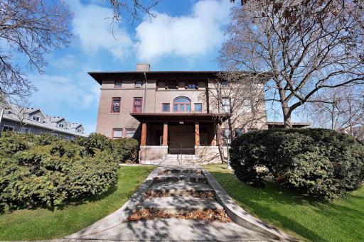 925 6th St SE main entrance.jpg