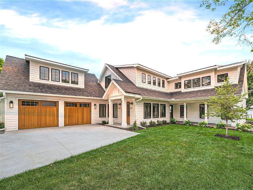 Stunning Lake Minnetonka home!