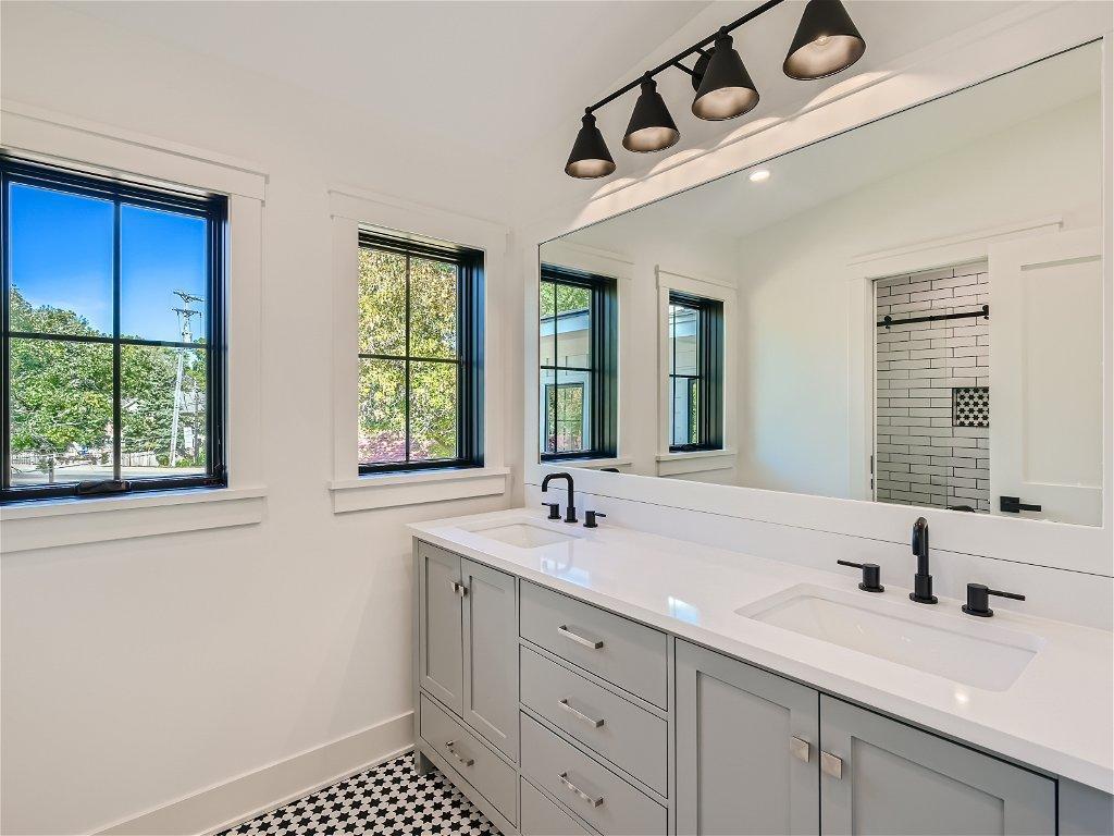 2nd Floor Bath w/beautiful cabinets & counters!