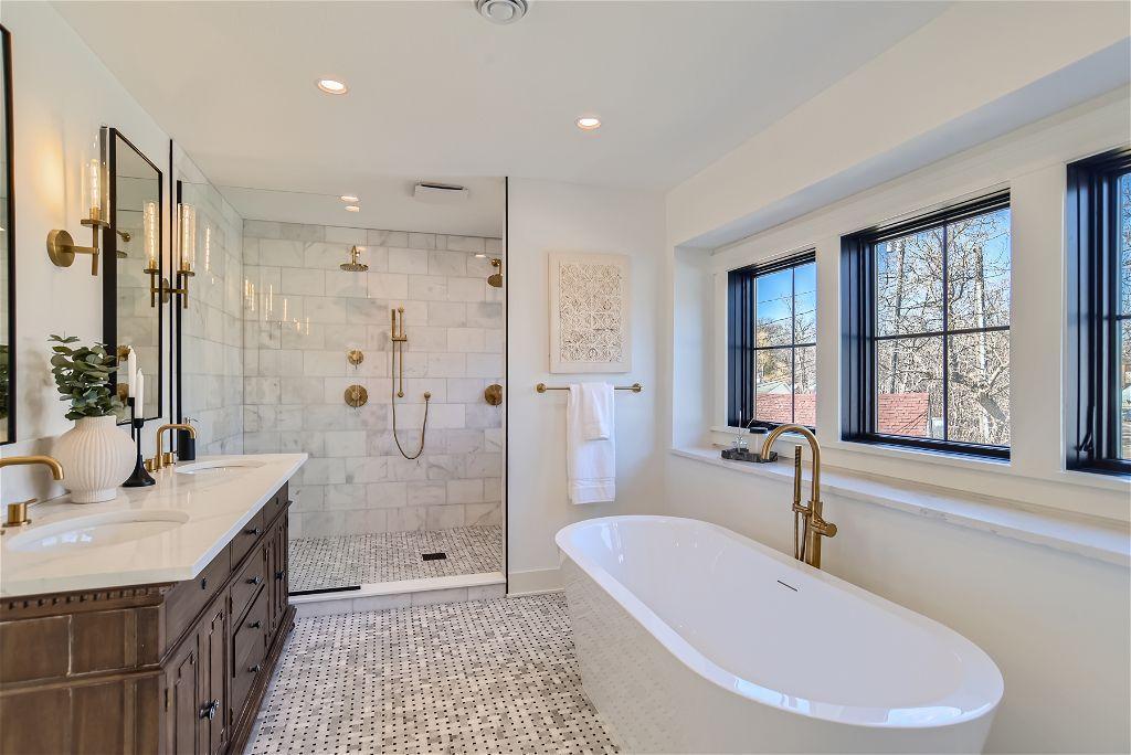 Gorgeous 2nd floor primary bathroom!