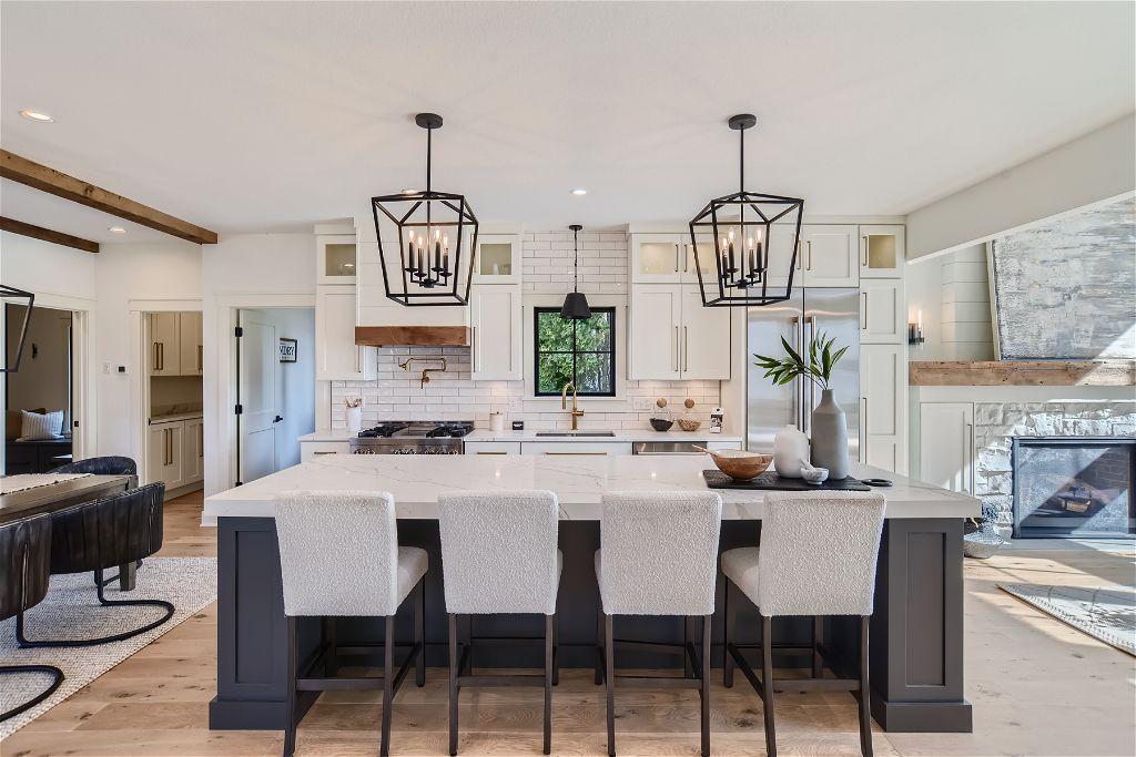 Oversized quartz island for entertaining!