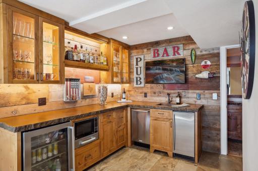The bar has the rustic charm of a lakeside tavern. Newly refurbished with an icemaker, microwave, bar refrigerator and a sink, you find everything you need right here.
