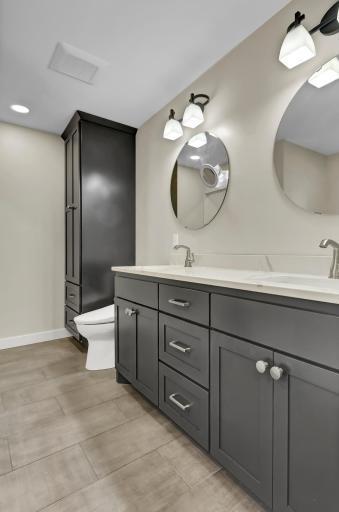 Dual sinks & lots of space