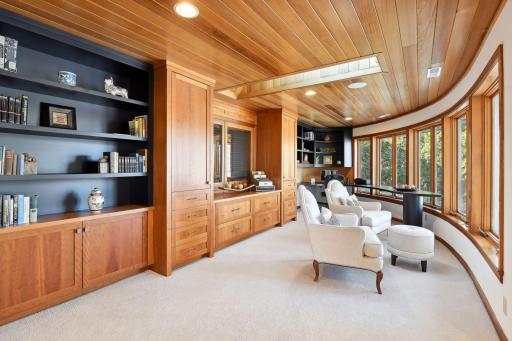Who wouldn't like relaxing or working in this space?