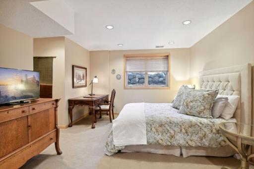 6204 Fox Meadow Lane, Edina, MN 55436