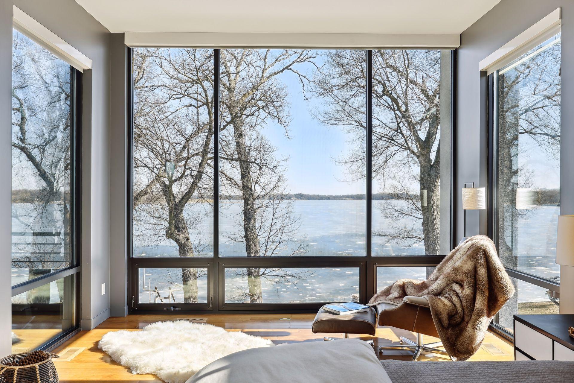 Sitting area in primary suite