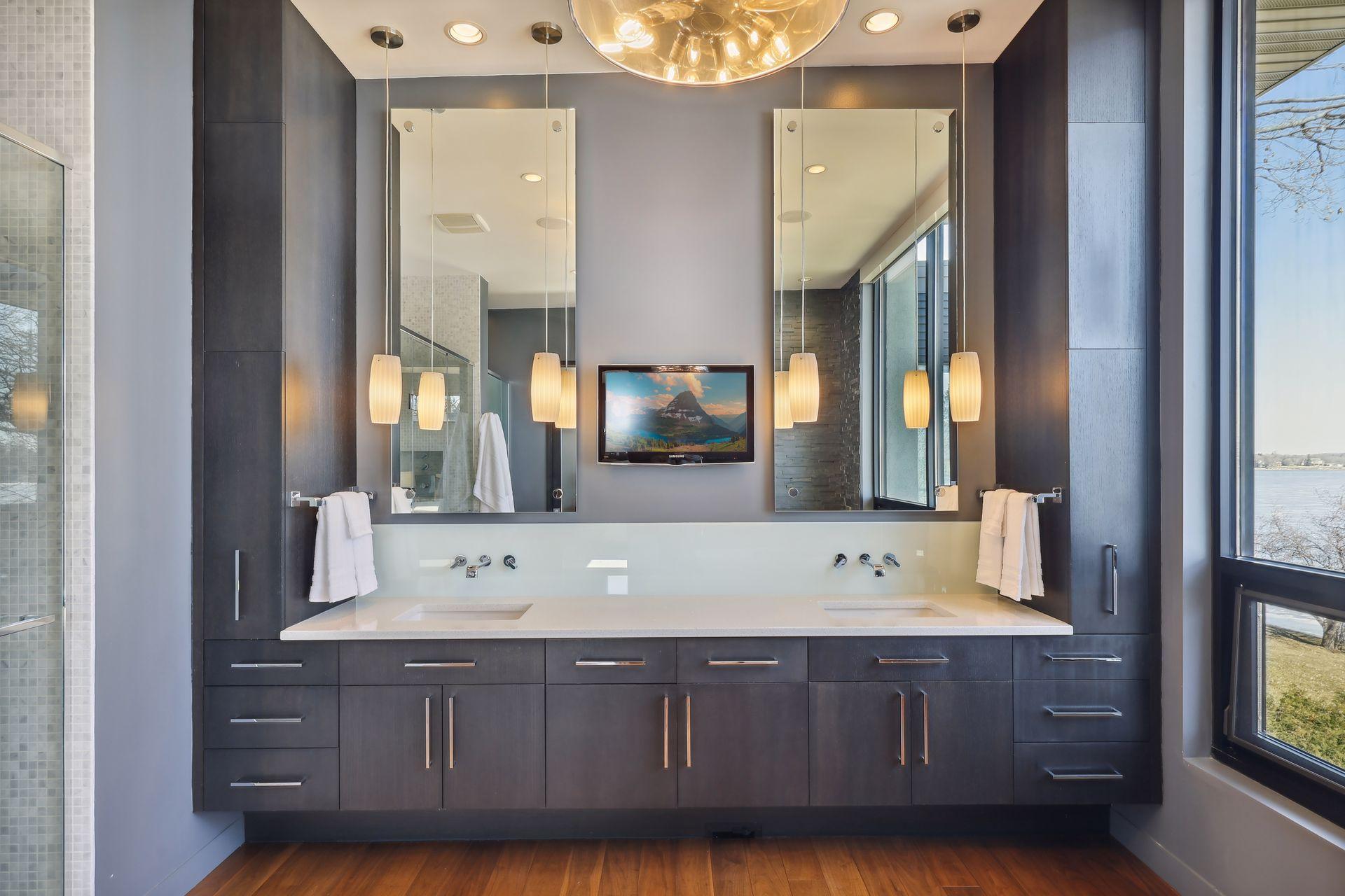 primary suite spa bathroom