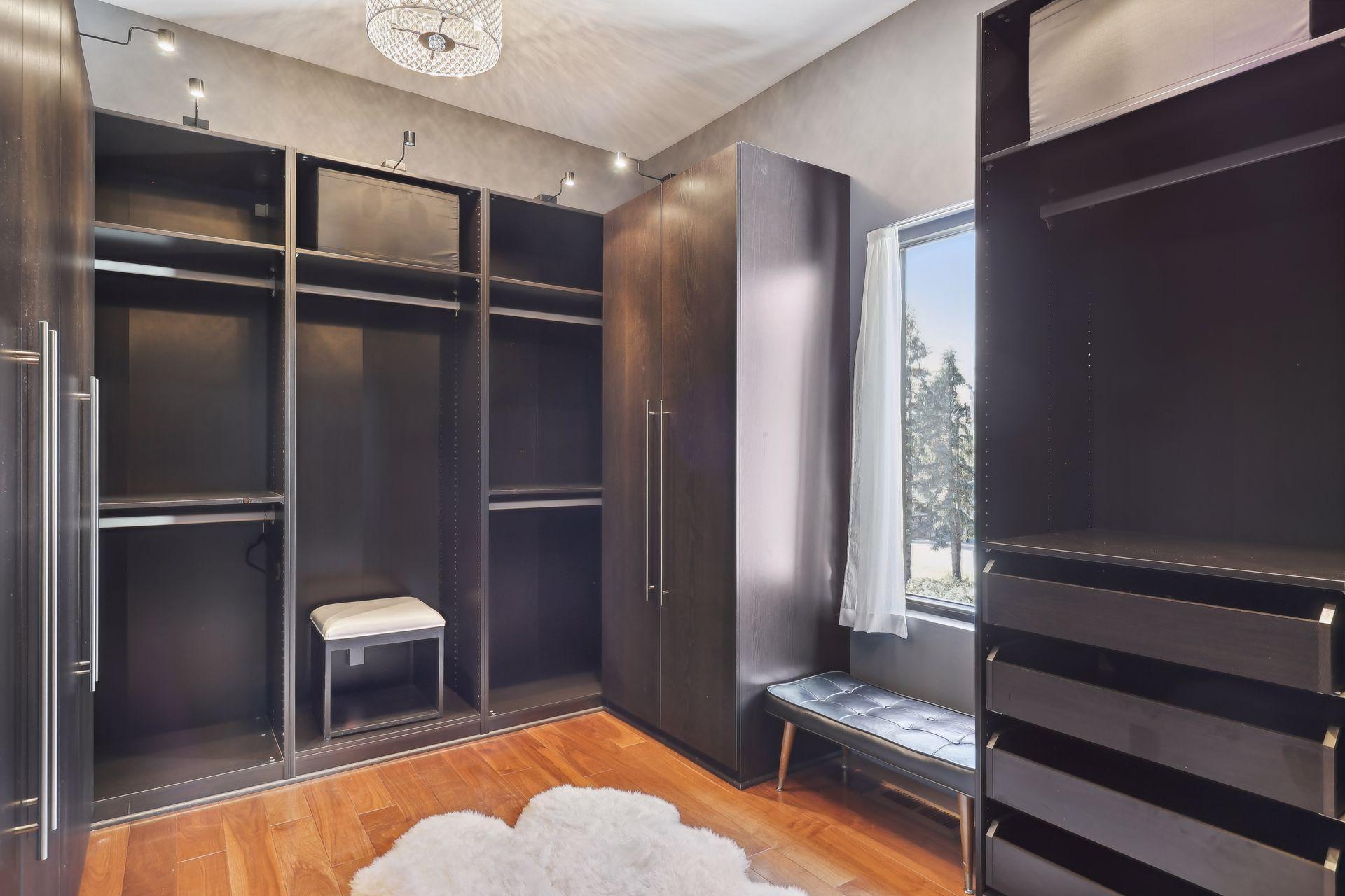 primary suite closet