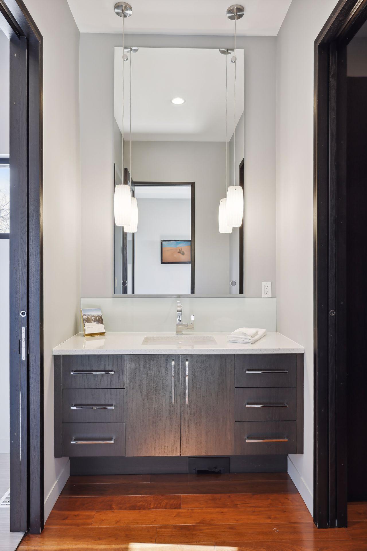 Ensuite full bathroom for bedroom #3