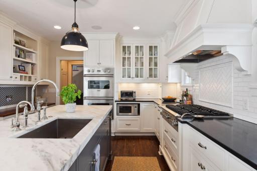4621 Edina Boulevard, Edina, MN 55424