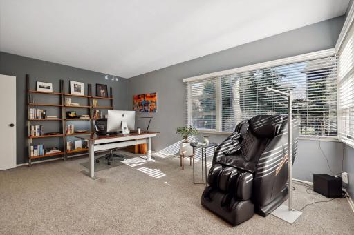 25 Lawn Terrace, Golden Valley, MN 55416