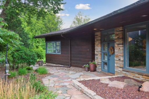 25 Lawn Terrace, Golden Valley, MN 55416