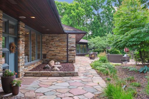 25 Lawn Terrace, Golden Valley, MN 55416