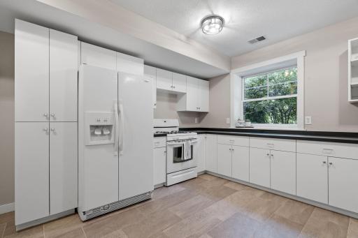 Full size appliances include refrigerator, gas range & dishwasher