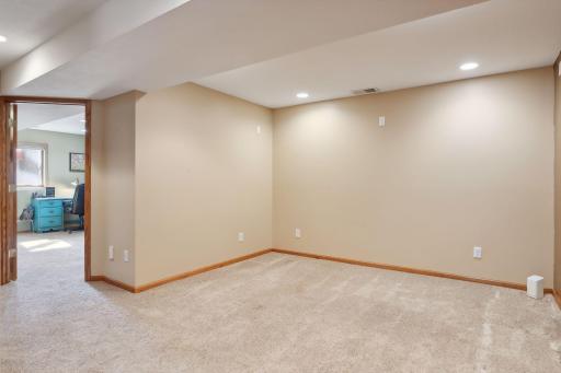 7113 47th Street Court N, Oakdale, MN 55128