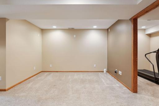 7113 47th Street Court N, Oakdale, MN 55128