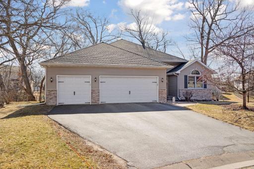 7113 47th Street Court N, Oakdale, MN 55128