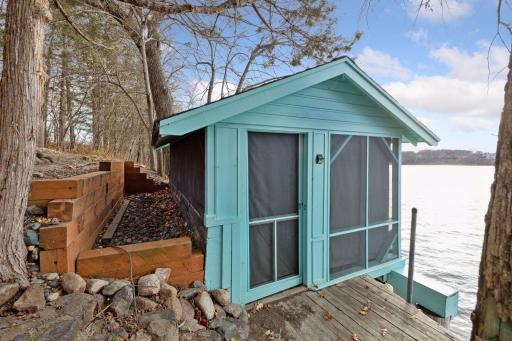 27940 Smithtown Road, Excelsior, MN 55331