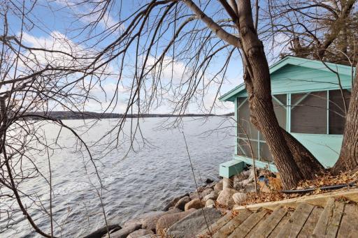 Spectacular building site on Lake Minnetonka!
