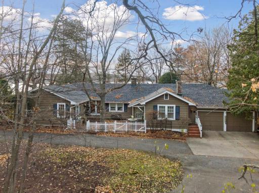 27940 Smithtown Road, Excelsior, MN 55331