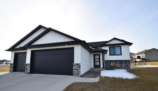 410 Keystone Drive NE, Pine Island, MN 55963