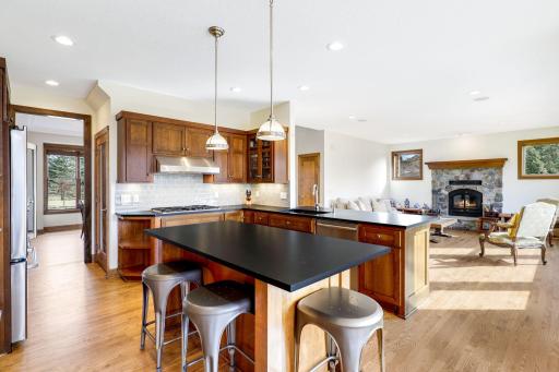 76-web-or-mls-4690 Neal Avenue N, Baytown Twp-21.jpg