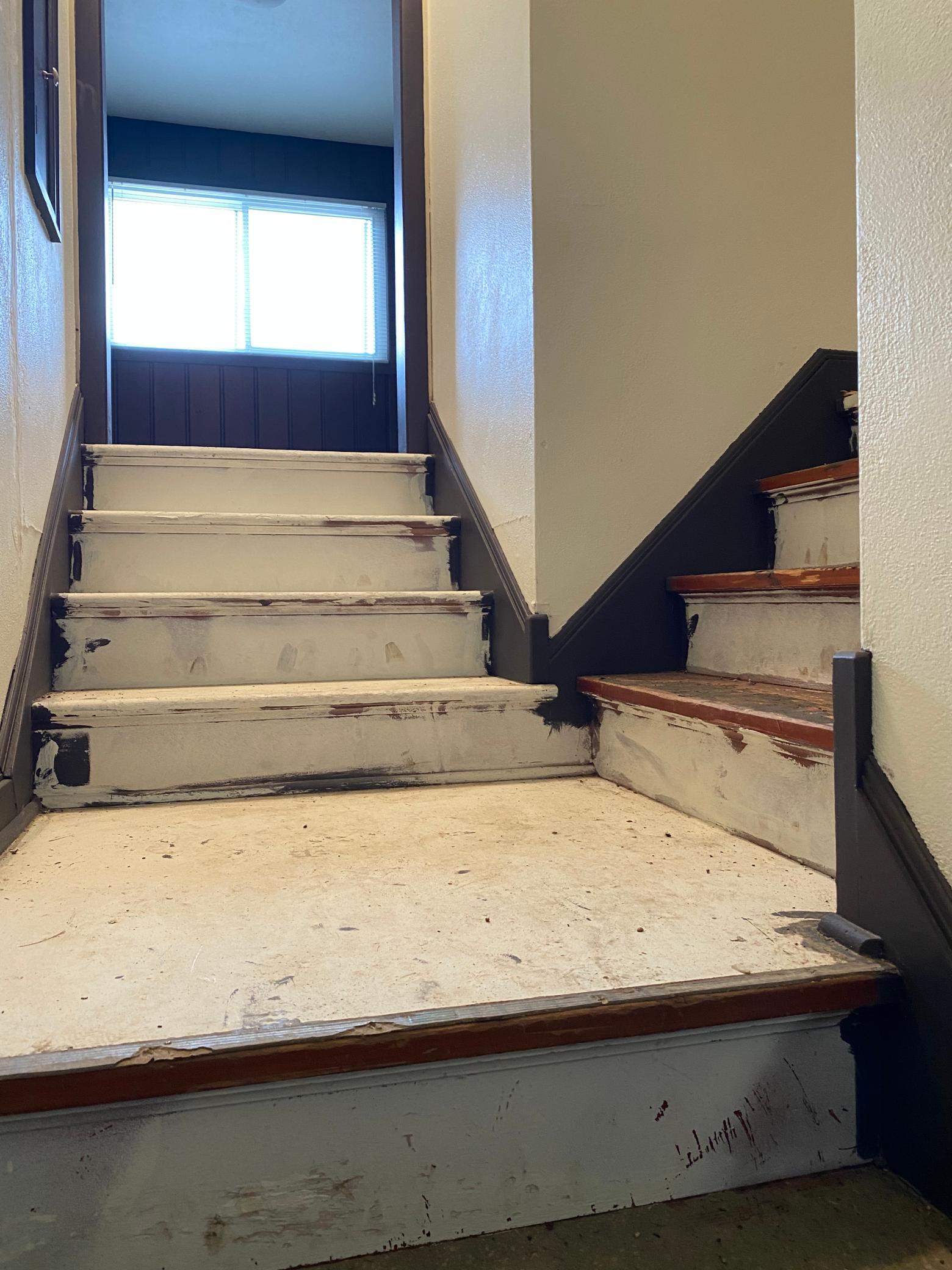 Upper level landing separates the 2 bedrooms