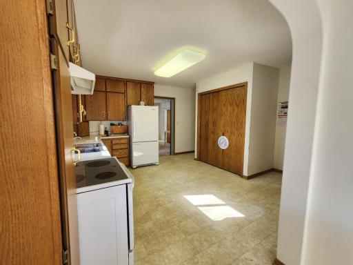 Affordable house in McLeod County offers 3+ bedrooms, a detached garage and a large yard