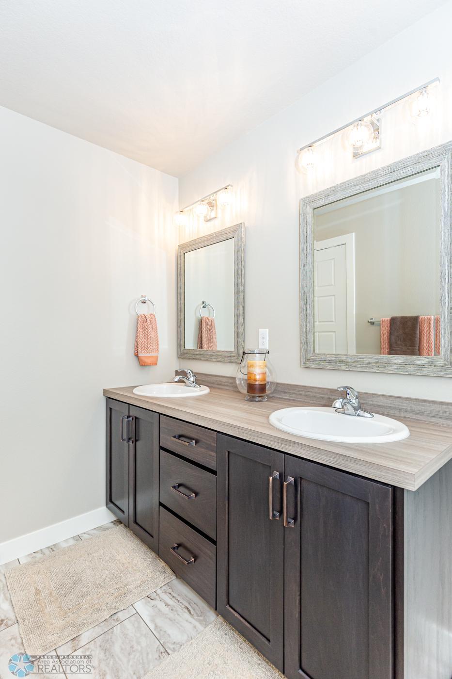Bathroom 3 (vanities)