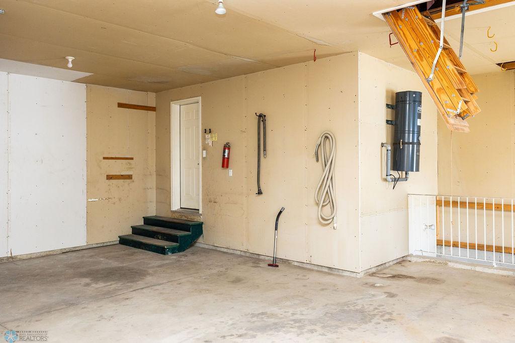 Garage .jpg