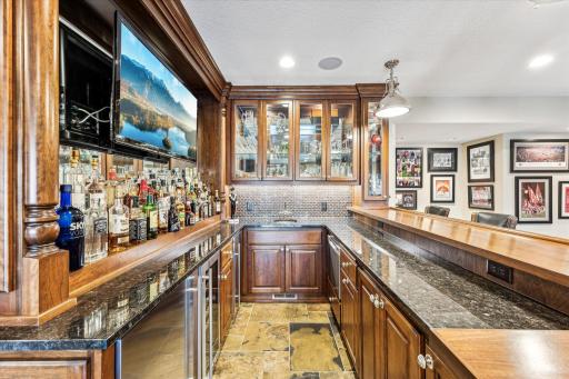 8659 Sherwood Bluff, Eden Prairie, MN 55347