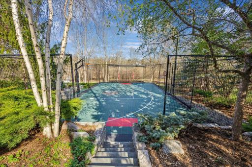 8659 Sherwood Bluff, Eden Prairie, MN 55347