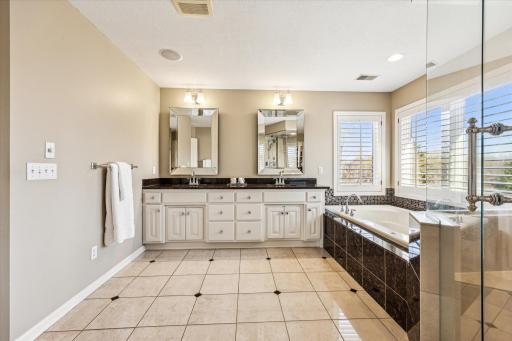 8659 Sherwood Bluff, Eden Prairie, MN 55347