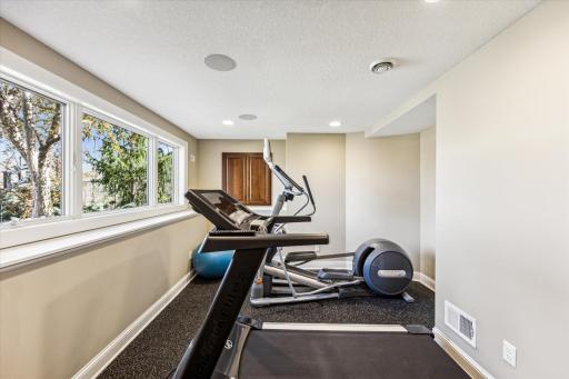 8659 Sherwood Bluff, Eden Prairie, MN 55347