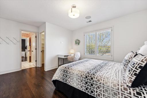 8659 Sherwood Bluff, Eden Prairie, MN 55347