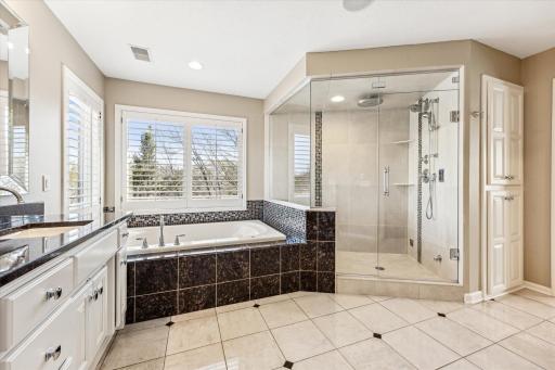 8659 Sherwood Bluff, Eden Prairie, MN 55347