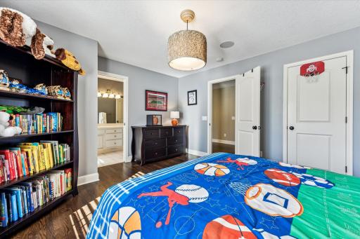 8659 Sherwood Bluff, Eden Prairie, MN 55347