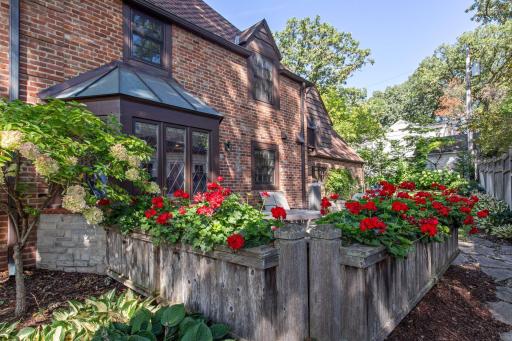 Pretty, private, space to relax and entertain
