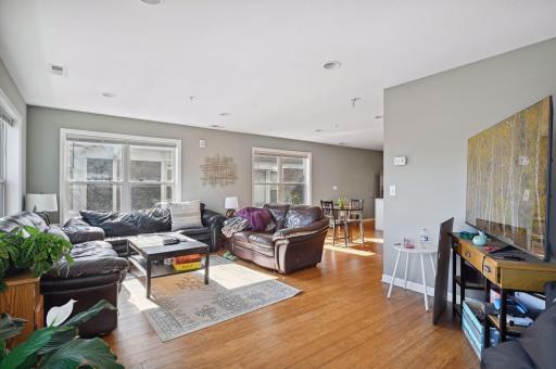 2424 Lyndale Avenue S, Minneapolis, MN 55405