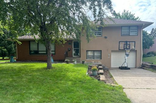 641 Cresthaven Drive, South Saint Paul, MN 55075