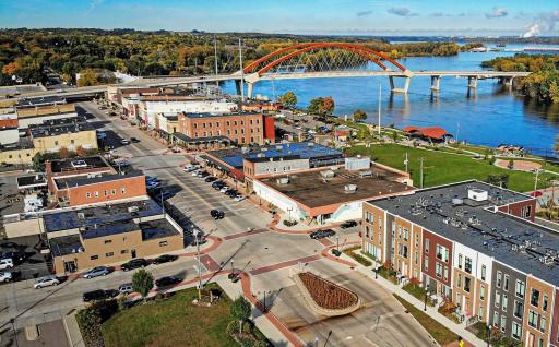 ONLY 4 Blocks to Historic Downtown Hastings and the Mississippi River
