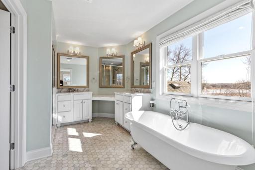 7061 Mill Creek Lane, Excelsior, MN 55331